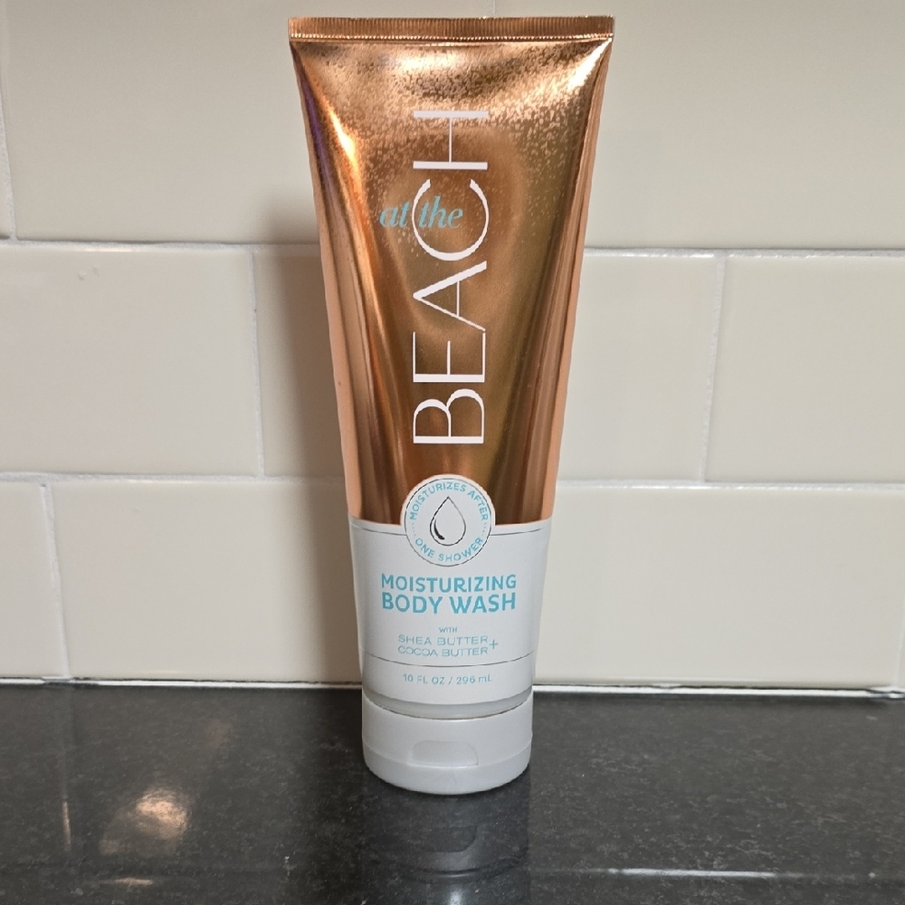 Bath & Body Works Gold and White Body Wash